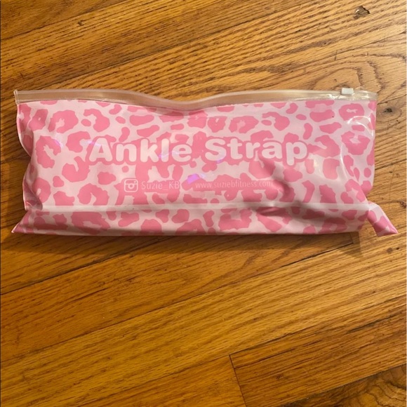 Suzie B Fitness Ankle Straps - Picture 4 of 6